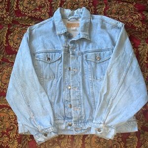 Vintage Wangler Denim Jean Jacket Size XL. This jacket is in excellent condition